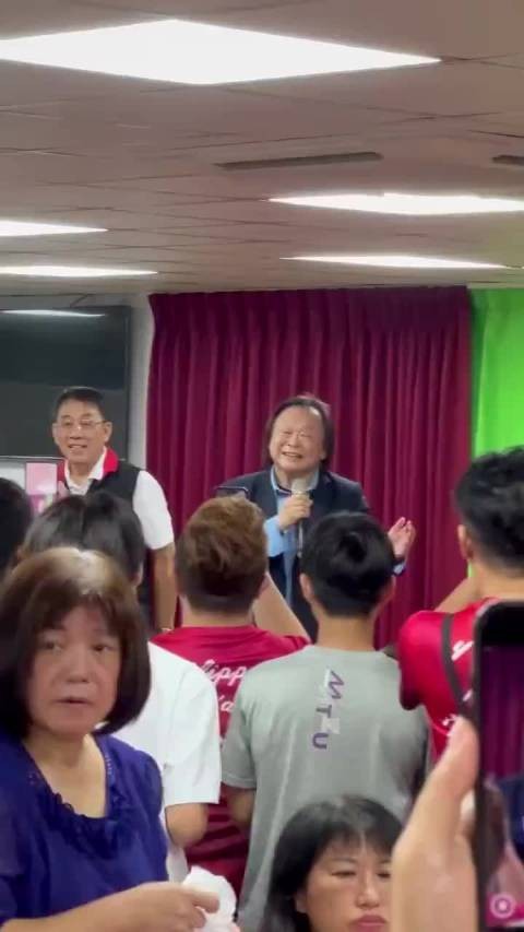 创作这首歌的那位网红 应该收王世坚版权费