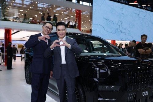 许亚军车展下单极氪9x：这车很提气