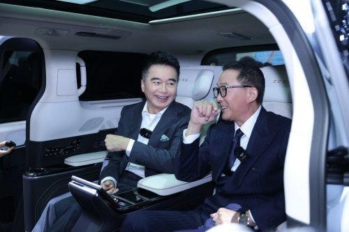 许亚军车展下单极氪9x：这车很提气，明星同框助威