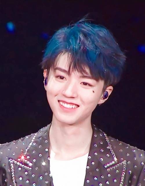 男明星壁纸笑容