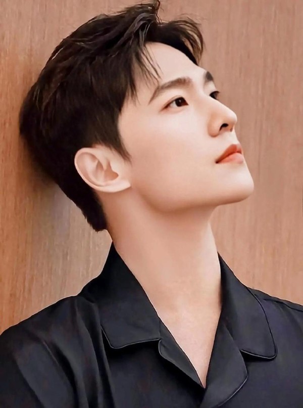 男明星壁纸笑容