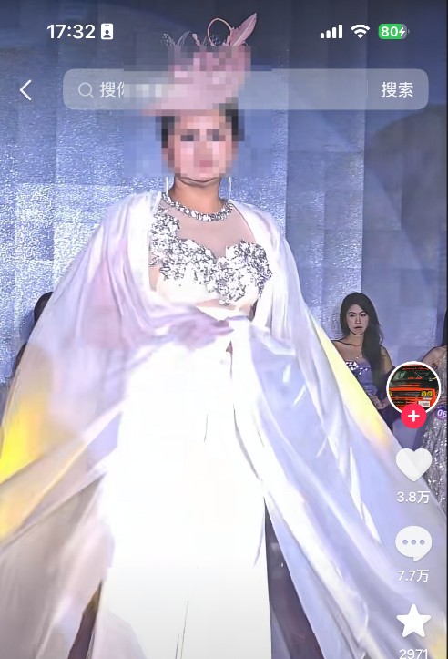 深圳模特大赛15号选手夺冠引争议 组委会：她是太太组冠军 颁错证书了