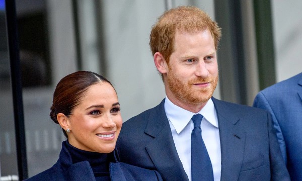 全球奇趣娱乐八卦：#娱评大赏#
哈里王子意外出现在格莱美颁奖典礼上！
在《备胎》发行后，哈里王子继续成为头条新闻！
2023年2月5日（周日）晚上，一众名人盛装出席2023年格莱美颁奖典礼。
从碧昂斯到阿黛尔，从哈里·斯泰尔斯到泰勒·斯威夫特，音乐界的大腕齐聚洛杉矶参加颁奖典礼。甚至哈里王子也有自己的主演时刻——尽管这可能不是他想要的！
喜剧演员特雷弗·诺亚负责整个活动，恰逢哈里王子的回忆录《备胎...