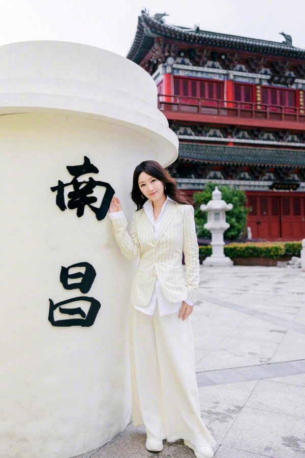 从甜歌天后到高校教授：54岁杨钰莹的讲台转身，用三十载舞台经验浇灌音乐新生代