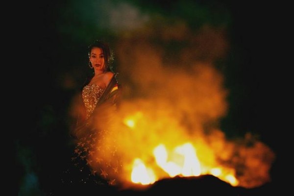 音乐才女蔡诗芸曝机车写真  完美演绎“速度与激情”