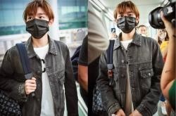 明星出行谁的排场最大？王源低调现身机场，蔡徐坤被前呼后拥