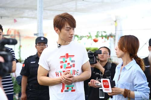 王青领衔明星关注儿童饮水