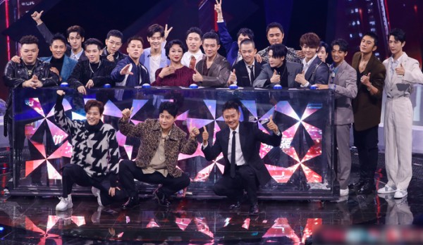 《追光吧哥哥》合照，C位明星让人意外，霸道总裁鼻祖明道靠边站