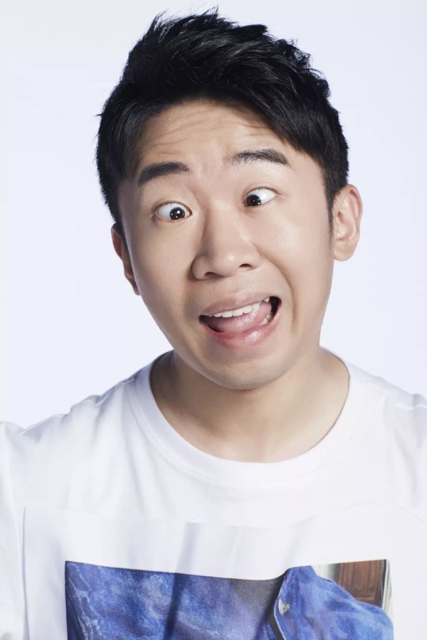 娱乐扒皮叔：主持人大左：现在所有娱乐圈的人，应该都害怕杨迪塌房吧！
杨迪：我身上的担子有点重，只要我塌房了，得有一半的综艺不能看！放心我挺得住！

前段时间，娱乐圈不少明星接连塌房，为了给这些明星一个惩罚，也是警示其他明星，所有平台下架了他们的所有影视作品。

前段时间有一个关于陈学冬的梗：出道半生归来仍是素人！

因为与他合作的艺人接连塌房，导致陈学冬的作品也被迫下架，陈学冬演了这么多年的戏，只...