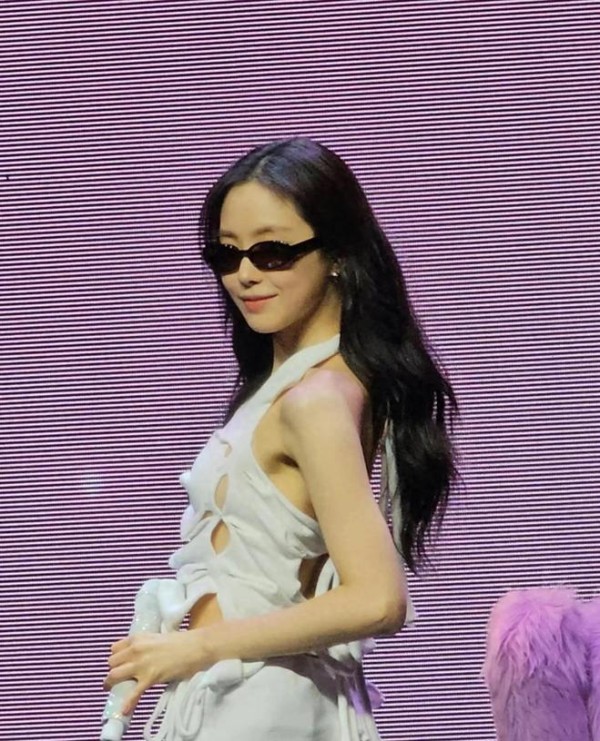 孙娜恩首场粉丝见面会，颜值回春看起来自然很多，身材保持的超好