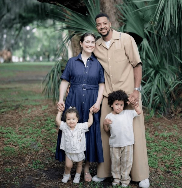 CJ这赢麻了！12年没全明星照样赚2.8亿，娇妻还是美艳牙医