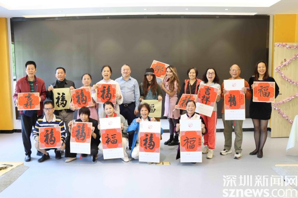 怀旧明星挂历与电影杂志展引怀旧热潮