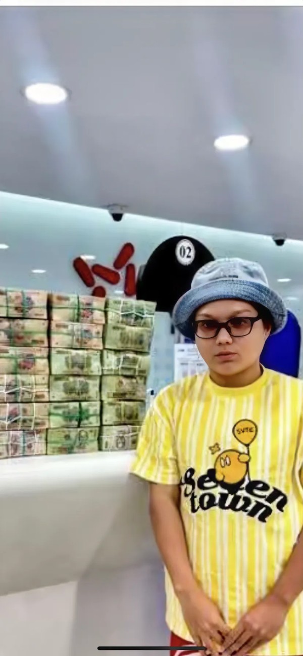 众说纷纭：抖音直播带货明星将向越南捐赠5,000,000,000越南盾。
9月21日，抖音带货明星范某宣布向越南捐赠5,000,000,000越南盾。
9月21日，抖音带货明星范某宣布，向越南地区因遭受洪水和台风袭击的灾区难民捐赠5,000,000,000越南币此消息一出，立刻引起一切老网友的反感，为什么一些老网友提到越南这么气愤呢？要知道在1979年到1989年十年期间，我国在对越自卫反击战中，...