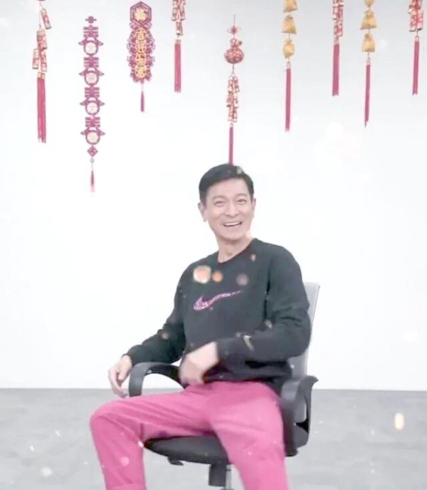 刘德华的时尚穿搭：从卫衣到西装的潮流演绎