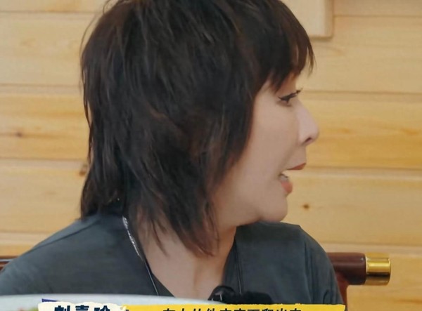 刘嘉玲爆料刘德华的狂热“私生粉”：有人曾从他床底钻出