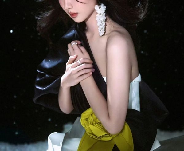 杨紫又瘦了！从“普女”到美神，她的面相已进入next level