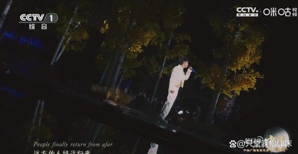 《周深：用天赋与坚持打破性别印象的音乐传奇》