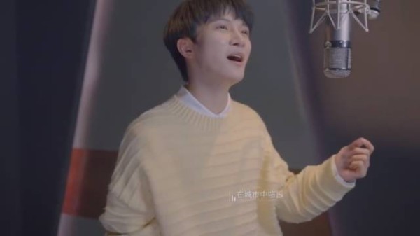 周深的声音好温柔啊，周深算是追星楷模了吧！