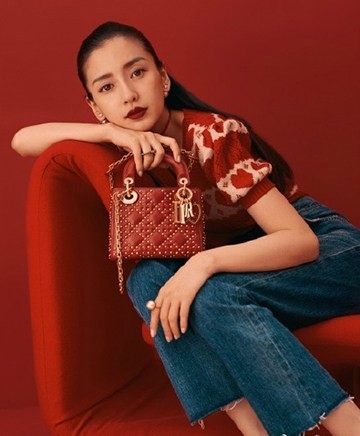 整容or换头？从嫩模到教主夫人，娱乐资源好到爆却话题争议不断！