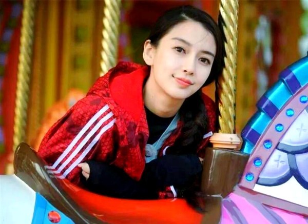 五位明星的成名之路：从综艺到争议