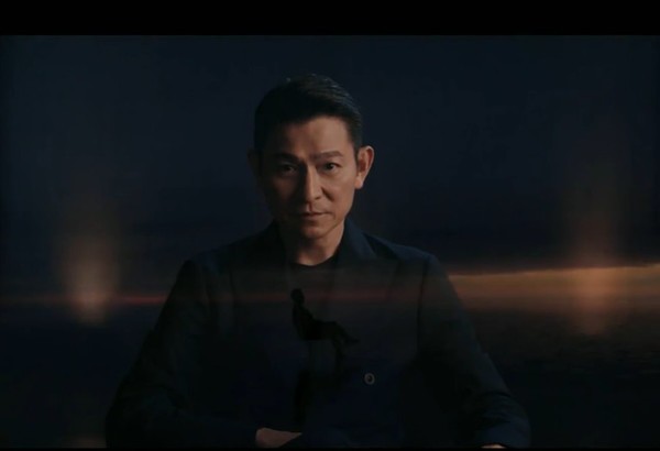 刘德华代言华为三折叠屏手机 此前孟晚舟曾现身演唱会