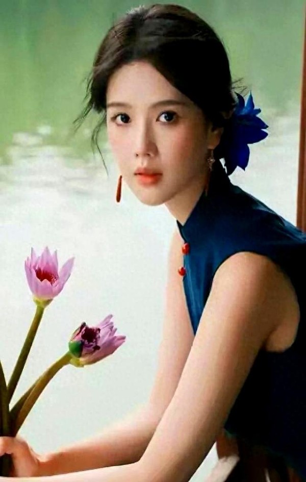 新晋女星各显神通，谁能在美丽的赛道上脱颖而出？