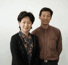 她是央视当红主持人，比朱迅、董卿还出名，而富二代儿子令人头疼