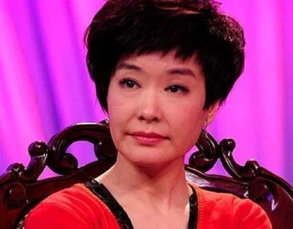 央视著名主持人，家世显赫，父亲是台长，她为人低调完全靠自己！