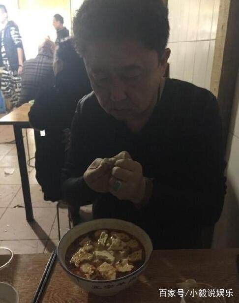 明星们的饮食习惯，于谦爱好多，周比利吃的精致，万梓良不敢吃了
