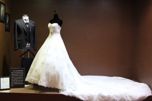 明星结婚婚纱礼服同款 哪位明星新娘的婚纱礼服最美？→榜中榜知识