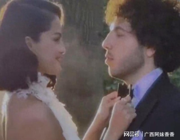 知名女星举行婚礼，婚纱照公开！网友：意难平