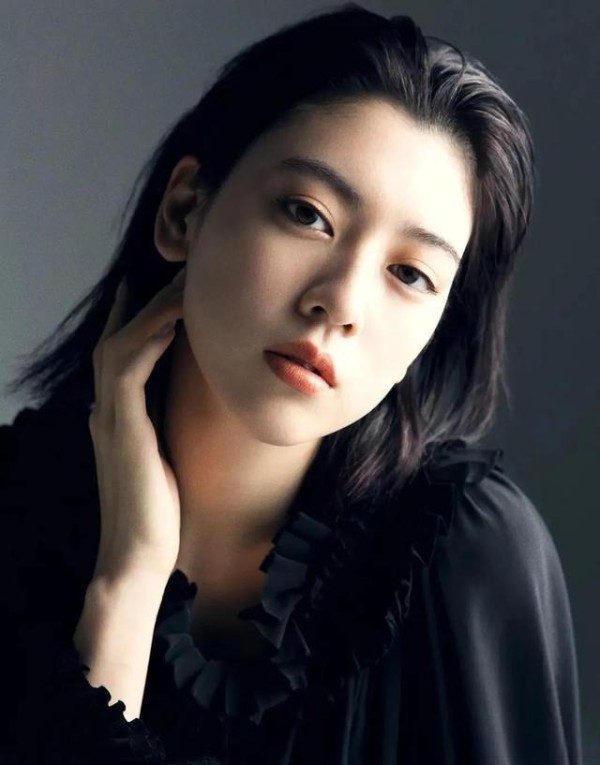三吉彩花:日本模特界的天花板,美的窒息,真乃人间尤物