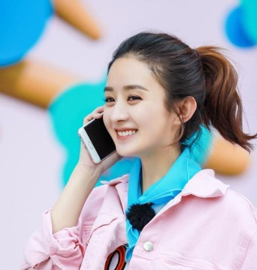 baby中学毕业，张艺兴、吴亦凡没读大学，明星学历越低名气越大？