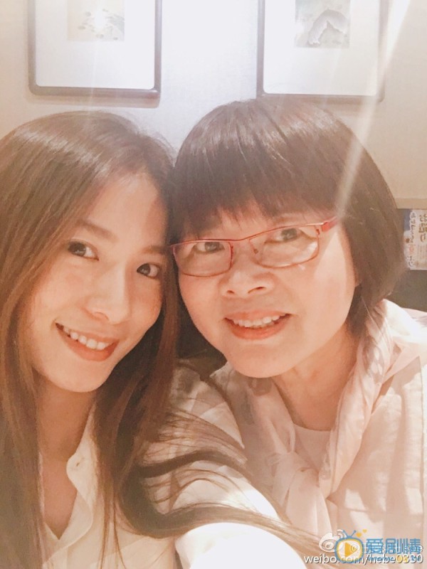 田馥甄個人資料簡介 田馥甄家庭背景資料 田馥甄和媽媽合影照