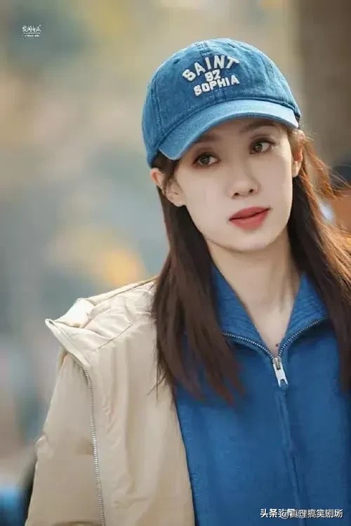 真理文章：#如何看待娱乐圈明星现状# #娱乐圈底线何在# #娱乐圈文化反思# #娱乐圈争论# #细谈娱乐圈百态# 娱乐圈明星现状呈现出多面性。一方面，资本助推下娱乐产业繁荣，明星凭借社交媒体拥有庞大粉丝群体，商业价值水涨船高 。但另一方面，也存在诸多问题：一是流量至上观念盛行，部分演员演技差却占据优质资源，导致作品质量参差不齐 ；二是道德规范受挑战，吸毒、嫖娼、偷税漏税等负面事件频发，损害自身形象...