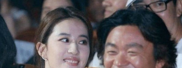 二妞：一张照片，折射无数故事。娱乐圈的合影成了一场别开生面的“反差秀”。刘亦菲与王宝强、杨幂与郭敬明，还有分手后依然亲密的林志颖与林心如，他们的合影中，美丑对比、亲疏关系、甚至年龄差异都在无声诉说，引人深思。
明星们在照片中的微妙表情，似乎揭示了更多不为人知的故事。在这个光怪陆离的舞台上，每一次合影都是一场别开生面的“社交游戏”，背后或许隐藏着更多独特的心理活动和交流。

然而，这些照片又何尝不是...