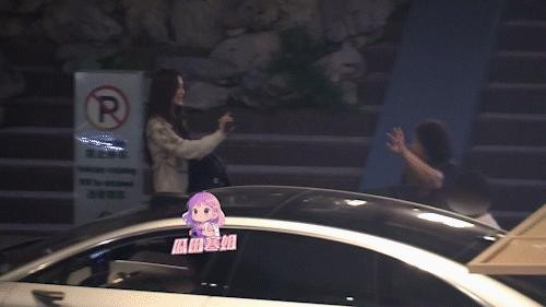 杨颖带小海绵和黄晓明妈妈聚餐 和谐互动暖人心