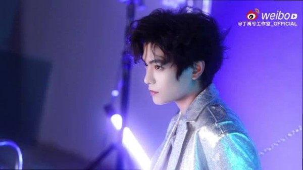 跨越时空，抵达赛博彼岸，一段冷冽的未来叙事正在展开