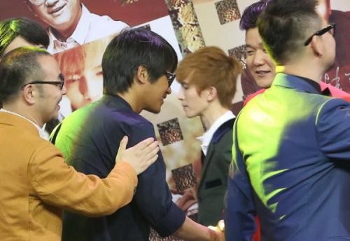 娱乐圈最意想不到的明星合影，巧到让人怀疑这是PS