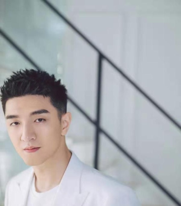 与赵丽颖解约，反手签赵丽颖捧红的男演员，这经纪人手段太高明