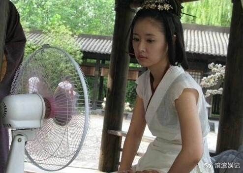 电视剧搞笑幕后花絮：唐嫣搞笑，胡歌妩媚，他们为100元可以这样