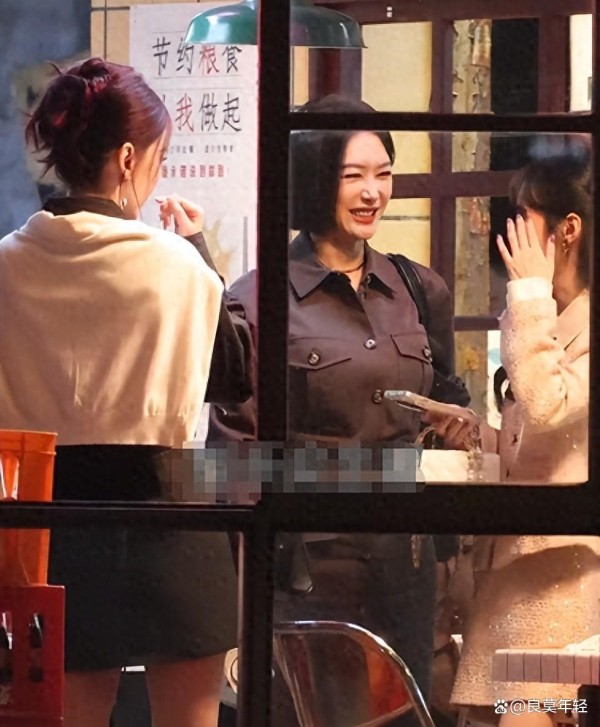 她们的真实生活颠覆想象：从光鲜偶像到角落里的普通一面！