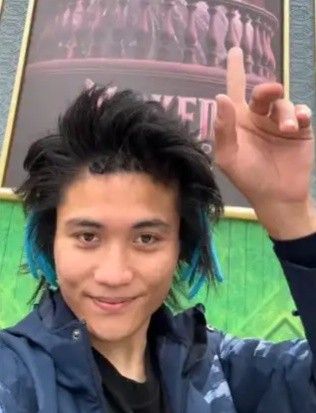 澳大利亚男子在电影首映礼上强搂美国女明星被遣返,是一名惯犯