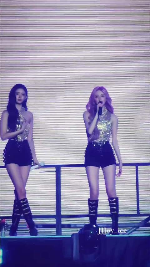 张元英 名品身材满屏腿…更夺目的是带着浑然天成的自信