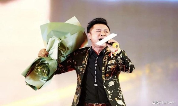 王金海再次荣获亚洲杰出主持人奖、全国影视歌全能艺人奖