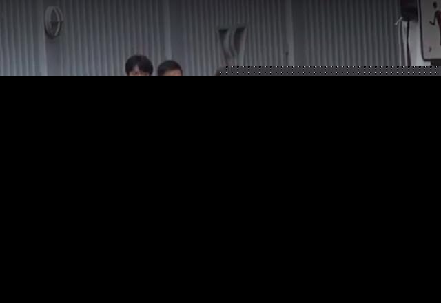 刘德华在片场拍戏,遇到一位残疾粉丝,这个动作太暖心了