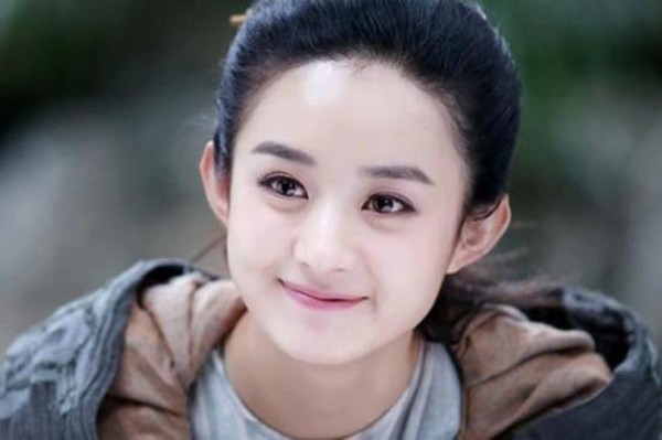 赵丽颖获得年度电视剧女演员荣誉 下台后马上赶回横店拍戏（4）