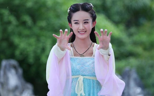 赵丽颖获得年度电视剧女演员荣誉 下台后马上赶回横店拍戏（4）