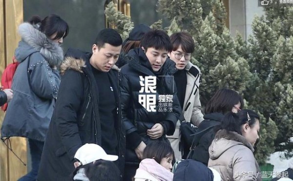 贾乃亮现身春晚彩排现场，pgone粉丝群永久被停封，网友：活该！