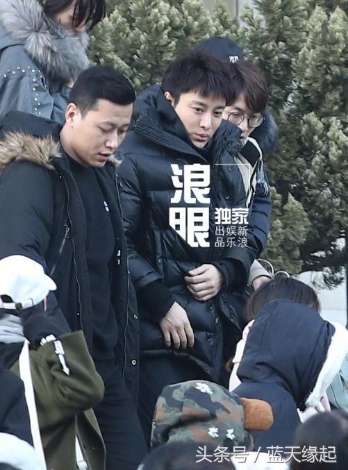 贾乃亮现身春晚彩排现场，pgone粉丝群永久被停封，网友：活该！